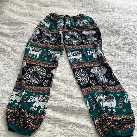 Green and brown elephant print - Picture 1 of 1